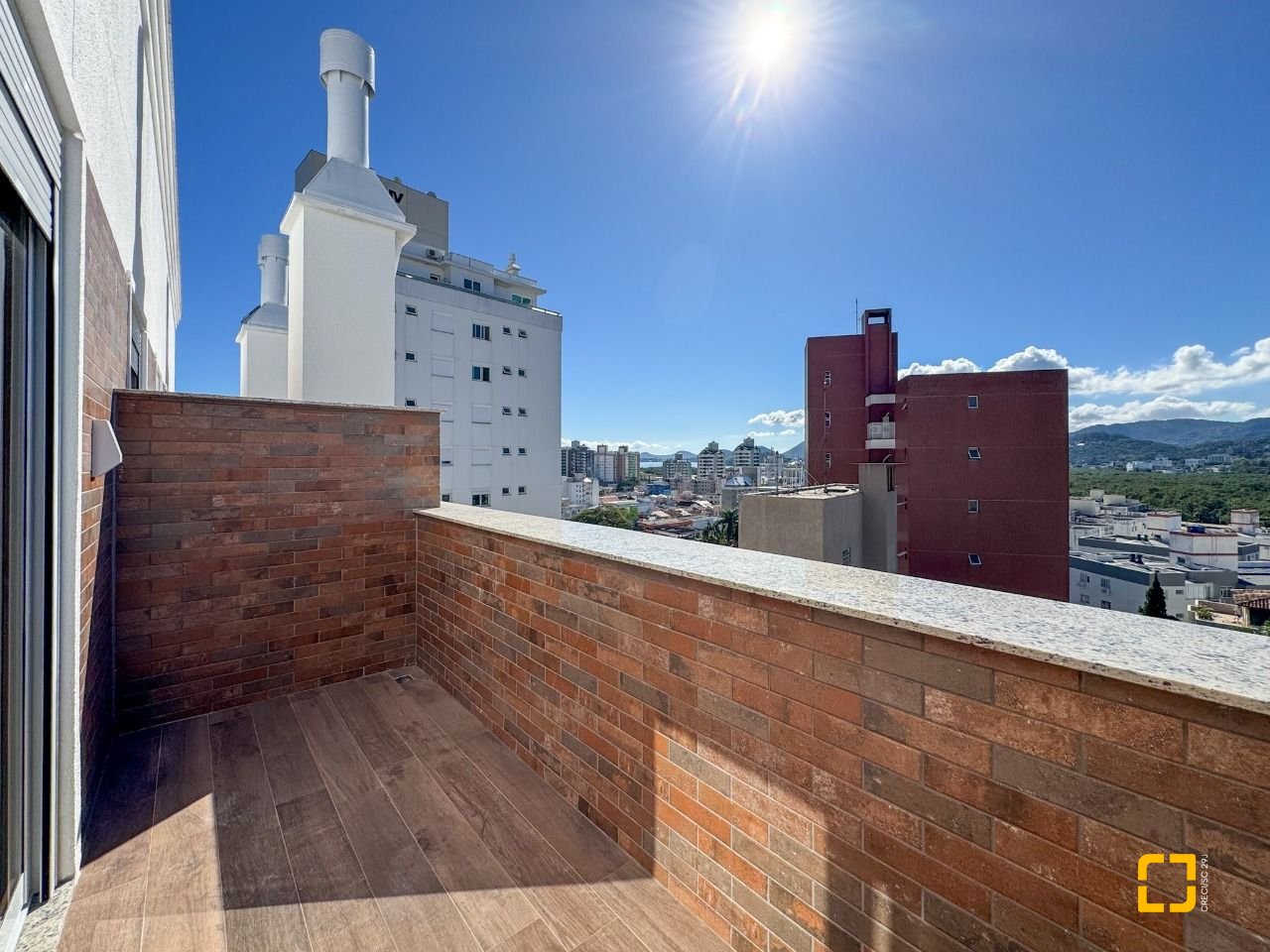 Cobertura com 107m², 5 quartos (sendo 2 suítes), 2 garagens, no bairro Trindade em Florianópolis
