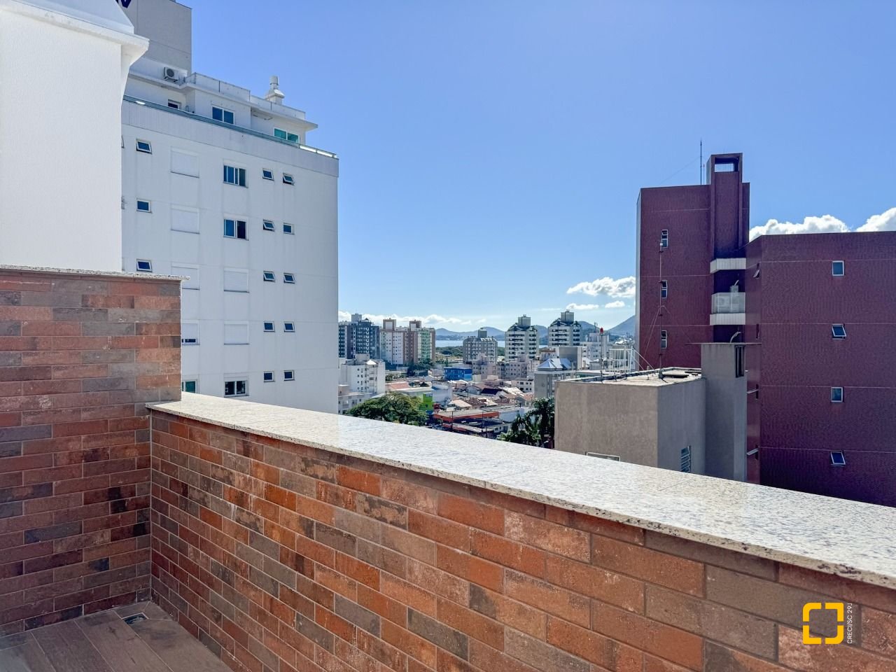 Cobertura com 107m², 5 quartos (sendo 2 suítes), 2 garagens, no bairro Trindade em Florianópolis