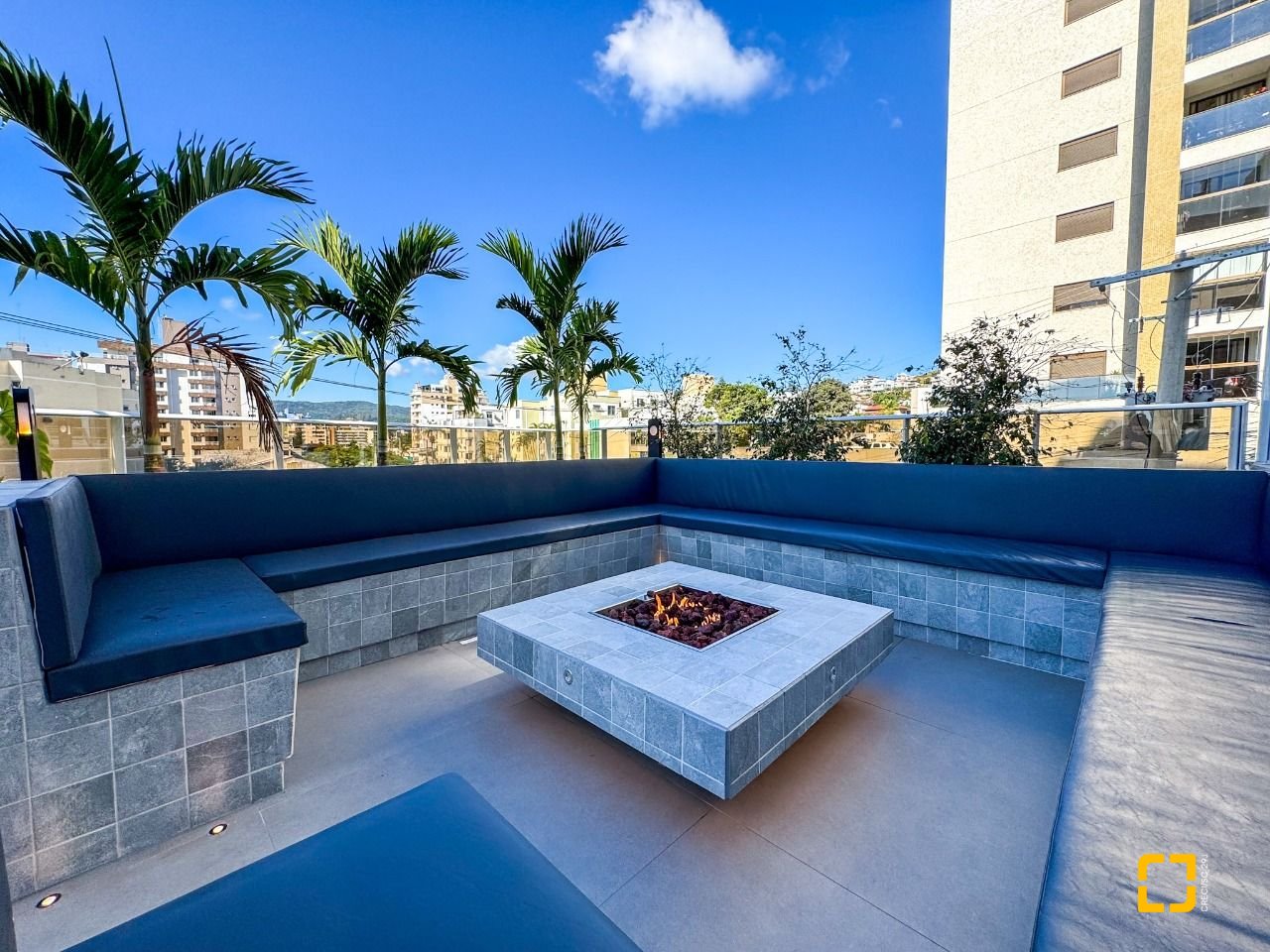 Cobertura com 107m², 5 quartos (sendo 2 suítes), 2 garagens, no bairro Trindade em Florianópolis