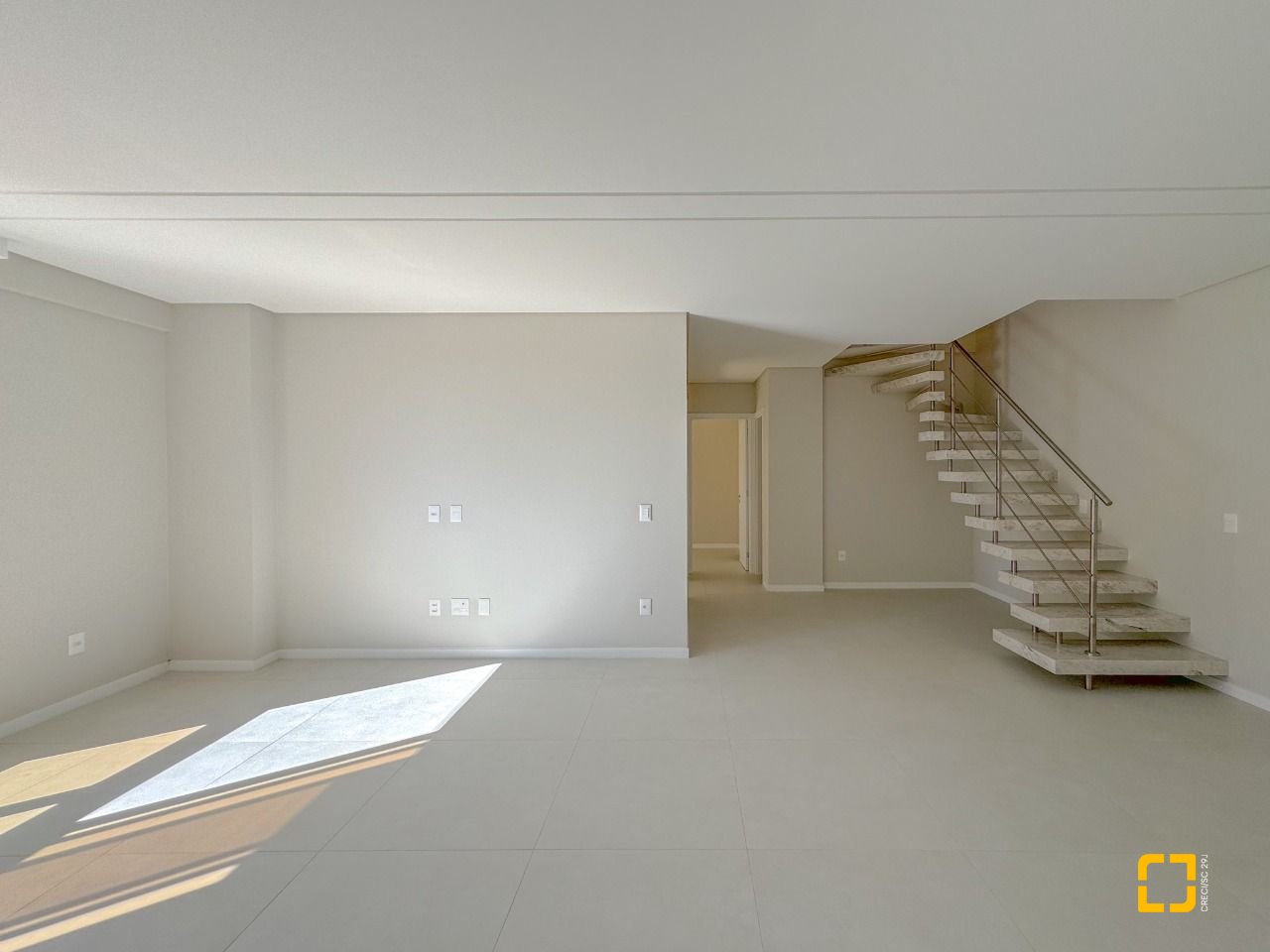 Cobertura com 107m², 5 quartos (sendo 2 suítes), 2 garagens, no bairro Trindade em Florianópolis