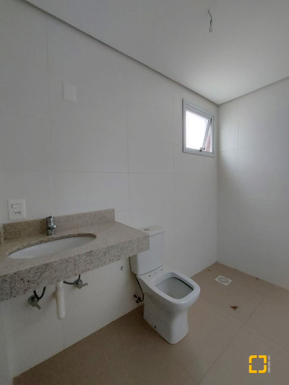 Apartamento com 75m², 3 quartos (sendo 1 suíte), 2 garagens, no bairro Itacorubi em Florianópolis