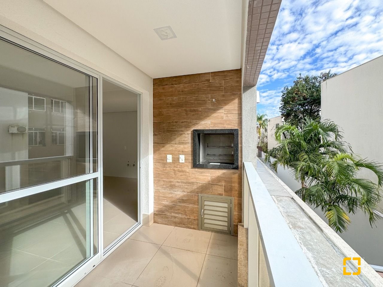 Apartamento com 75m², 3 quartos (sendo 1 suíte), 1 garagem, no bairro Itacorubi em Florianópolis