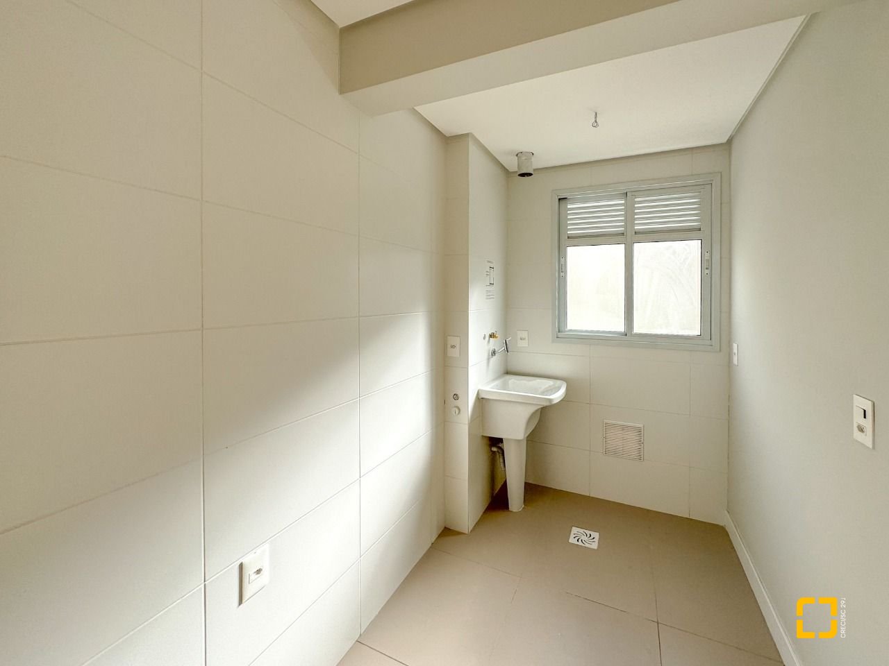 Apartamento com 75m², 3 quartos (sendo 1 suíte), 1 garagem, no bairro Itacorubi em Florianópolis