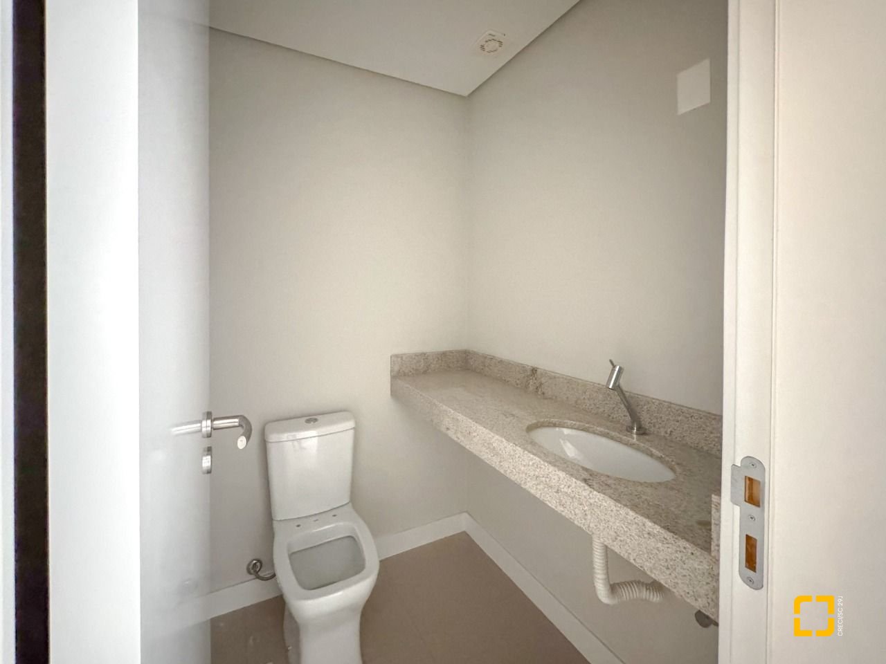 Apartamento com 76m², 4 quartos (sendo 2 suítes), 1 garagem, no bairro Itacorubi em Florianópolis