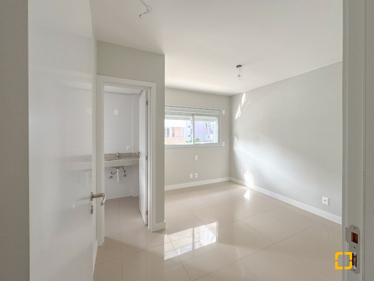Apartamento com 76m², 4 quartos (sendo 2 suítes), 1 garagem, no bairro Itacorubi em Florianópolis