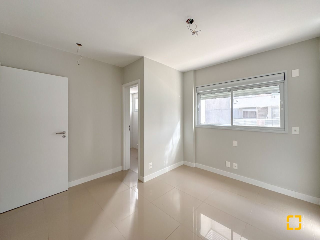 Apartamento com 76m², 4 quartos (sendo 2 suítes), 1 garagem, no bairro Itacorubi em Florianópolis