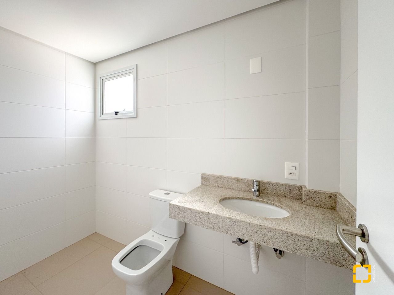 Apartamento com 76m², 4 quartos (sendo 2 suítes), 1 garagem, no bairro Itacorubi em Florianópolis
