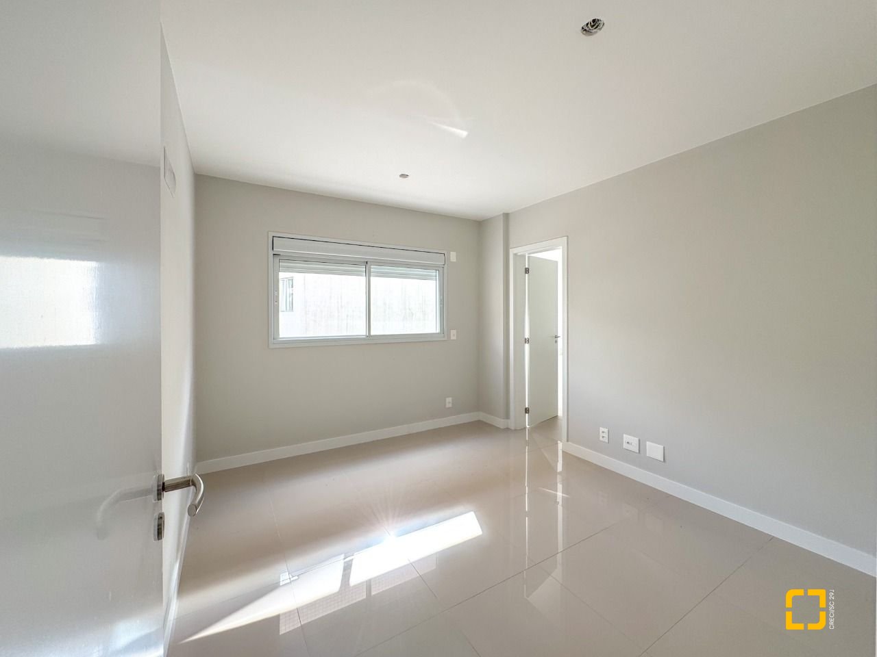 Apartamento com 76m², 4 quartos (sendo 2 suítes), 1 garagem, no bairro Itacorubi em Florianópolis
