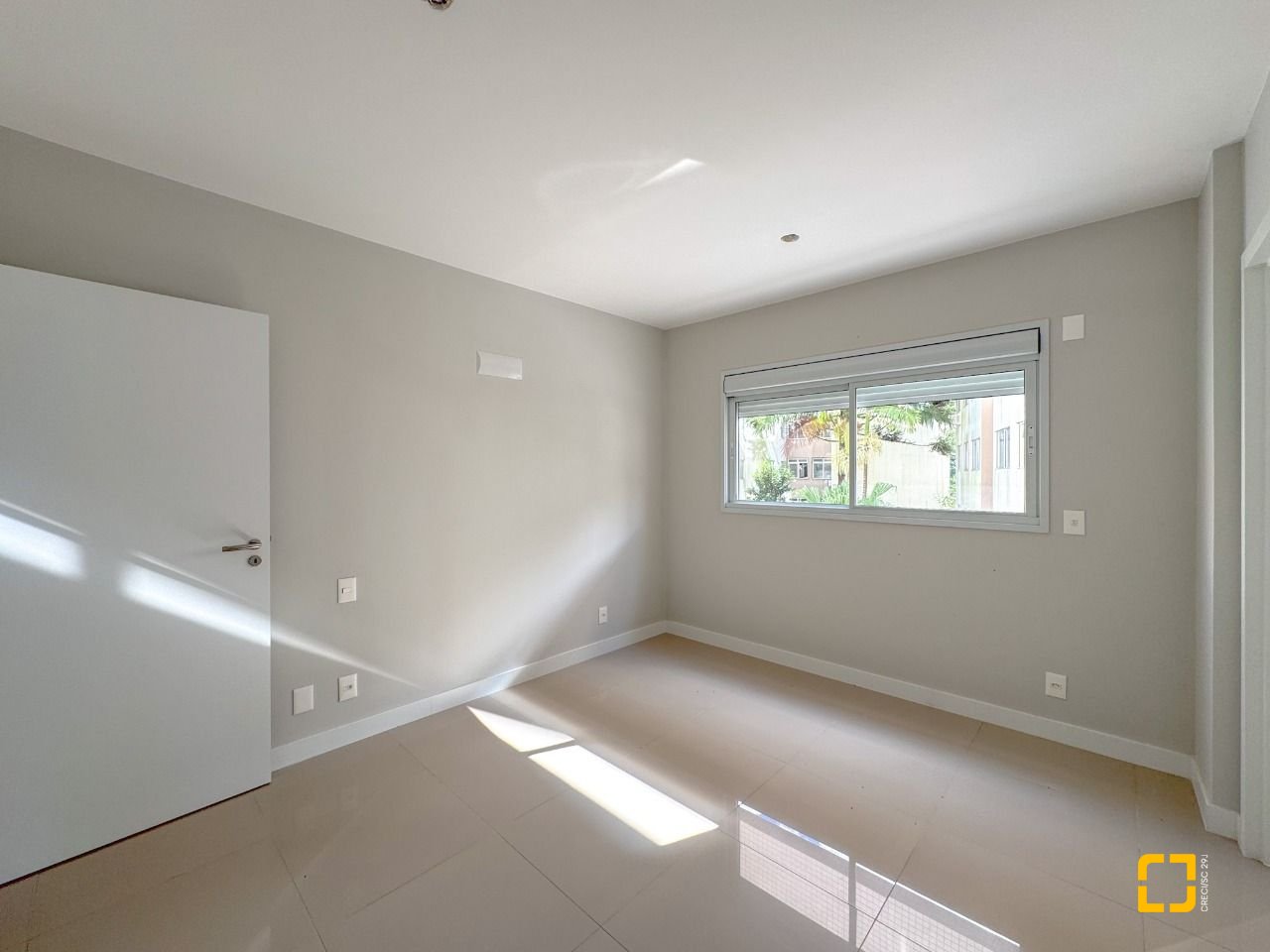 Apartamento com 76m², 4 quartos (sendo 2 suítes), 1 garagem, no bairro Itacorubi em Florianópolis