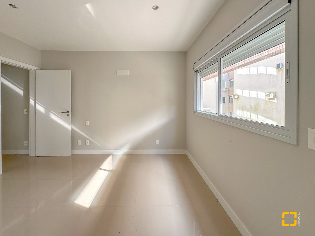 Apartamento com 76m², 4 quartos (sendo 2 suítes), 1 garagem, no bairro Itacorubi em Florianópolis
