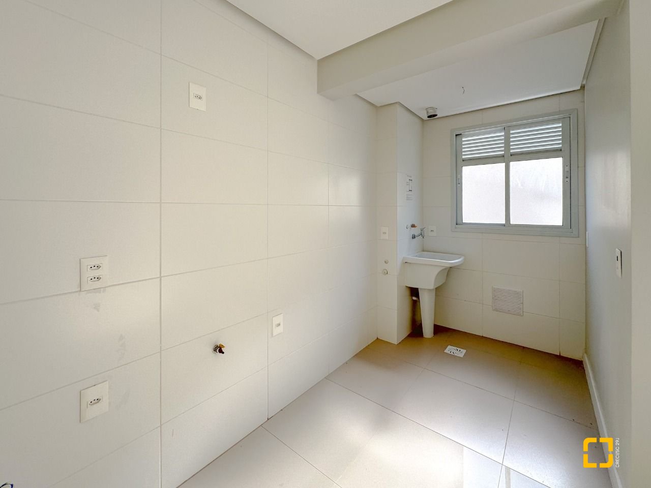 Apartamento com 75m², 3 quartos (sendo 1 suíte), 1 garagem, no bairro Itacorubi em Florianópolis