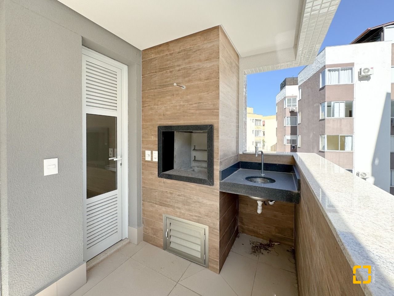 Apartamento com 76m², 4 quartos (sendo 2 suítes), 1 garagem, no bairro Itacorubi em Florianópolis