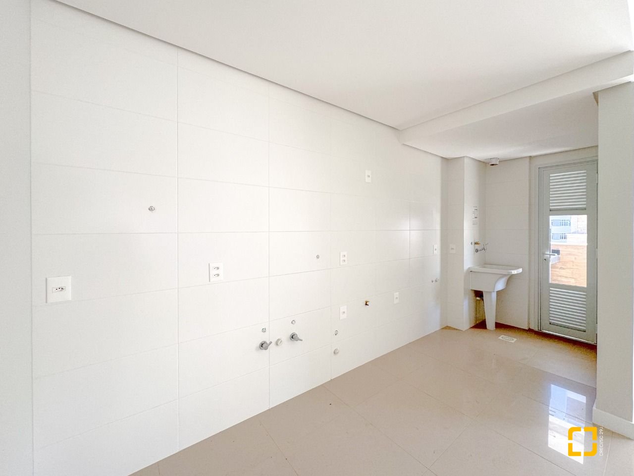 Apartamento com 76m², 4 quartos (sendo 2 suítes), 1 garagem, no bairro Itacorubi em Florianópolis