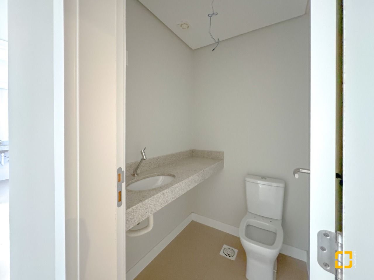 Apartamento com 76m², 4 quartos (sendo 2 suítes), 1 garagem, no bairro Itacorubi em Florianópolis