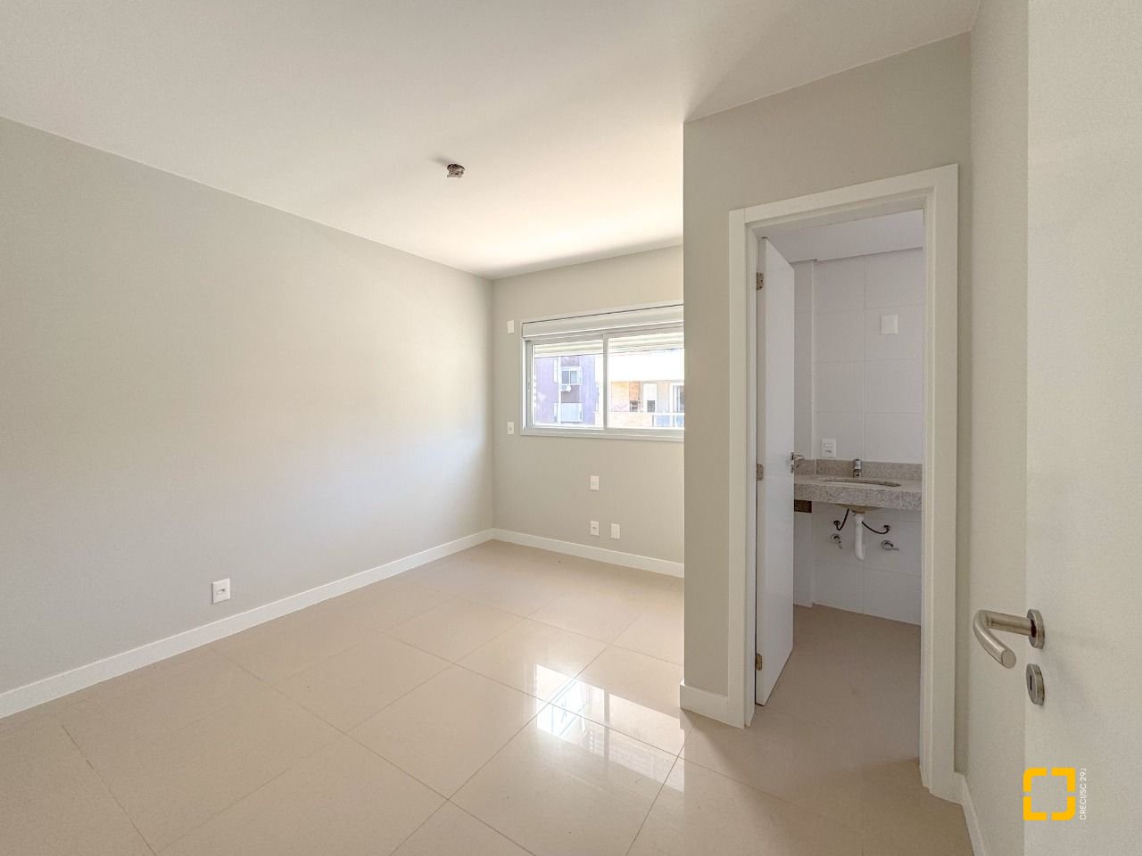 Apartamento com 76m², 4 quartos (sendo 2 suítes), 1 garagem, no bairro Itacorubi em Florianópolis