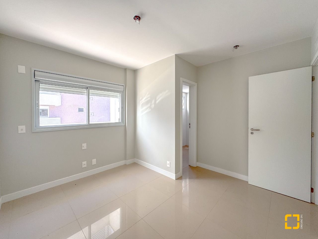 Apartamento com 76m², 4 quartos (sendo 2 suítes), 1 garagem, no bairro Itacorubi em Florianópolis