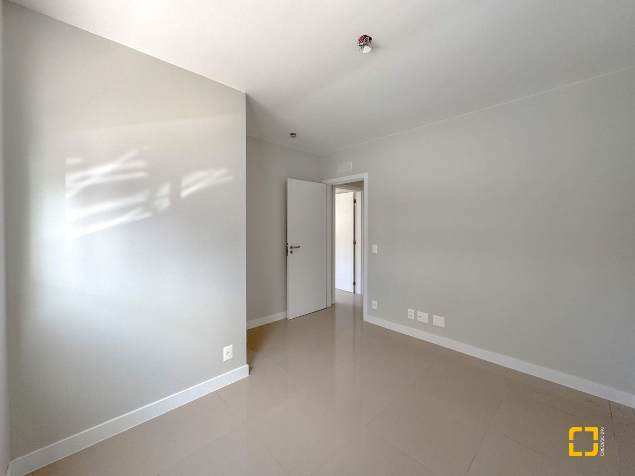 Apartamento com 76m², 4 quartos (sendo 2 suítes), 1 garagem, no bairro Itacorubi em Florianópolis