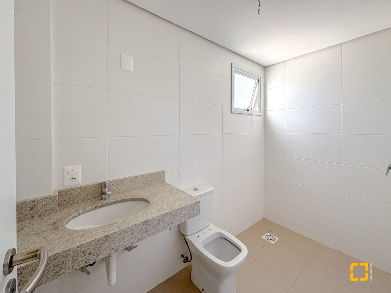 Apartamento com 76m², 4 quartos (sendo 2 suítes), 1 garagem, no bairro Itacorubi em Florianópolis