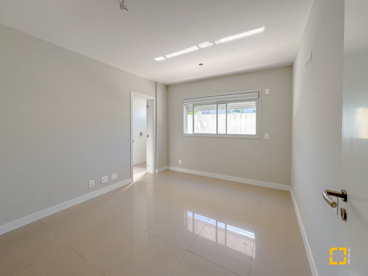 Apartamento com 76m², 4 quartos (sendo 2 suítes), 1 garagem, no bairro Itacorubi em Florianópolis