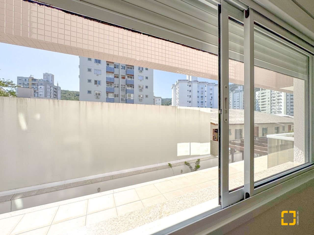 Apartamento com 76m², 4 quartos (sendo 2 suítes), 1 garagem, no bairro Itacorubi em Florianópolis