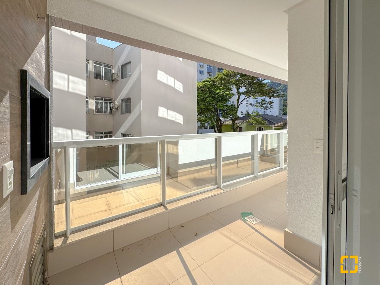 Apartamento com 76m², 3 quartos (sendo 1 suíte), 2 garagens, no bairro Itacorubi em Florianópolis