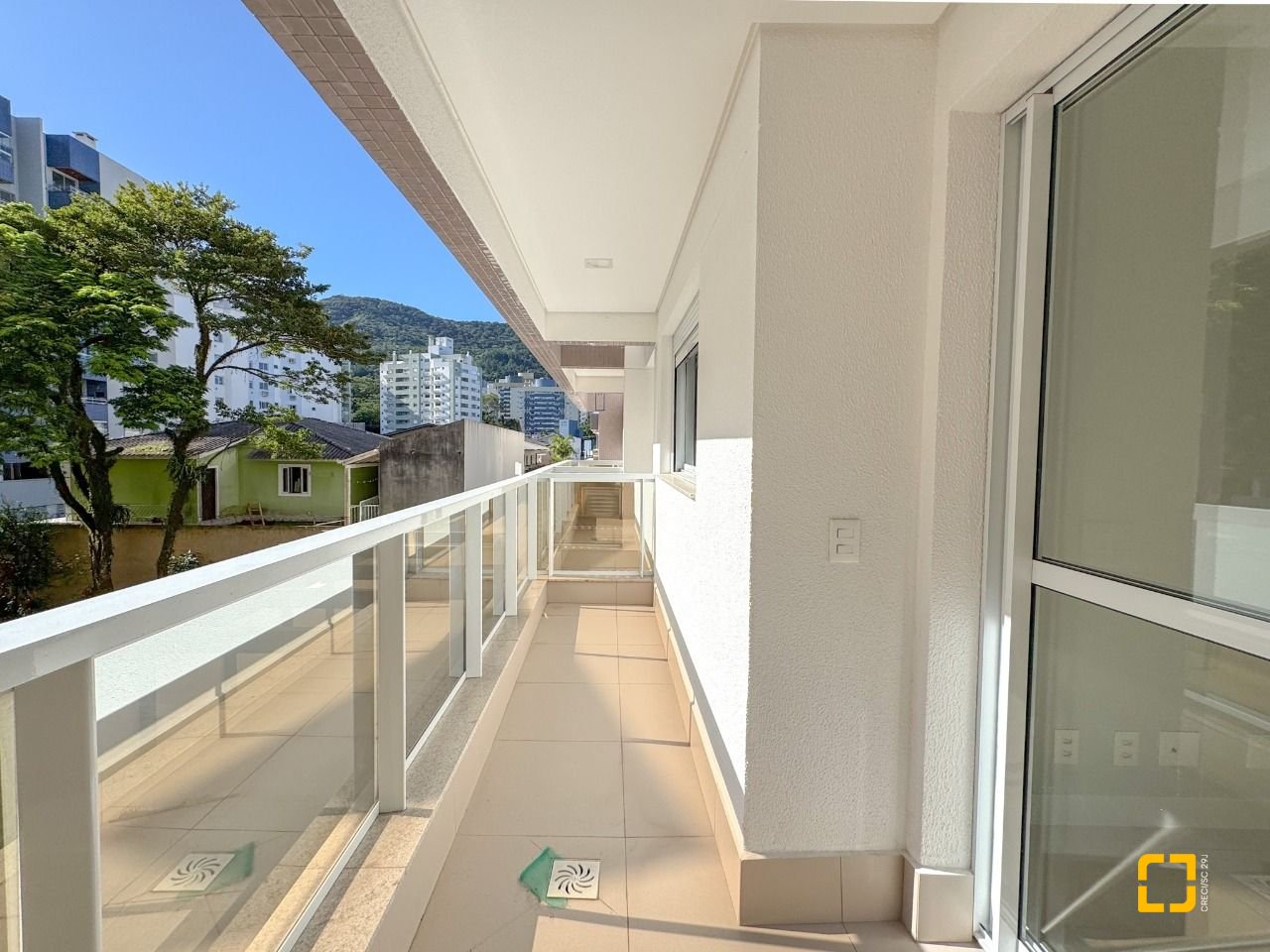 Apartamento com 76m², 3 quartos (sendo 1 suíte), 2 garagens, no bairro Itacorubi em Florianópolis
