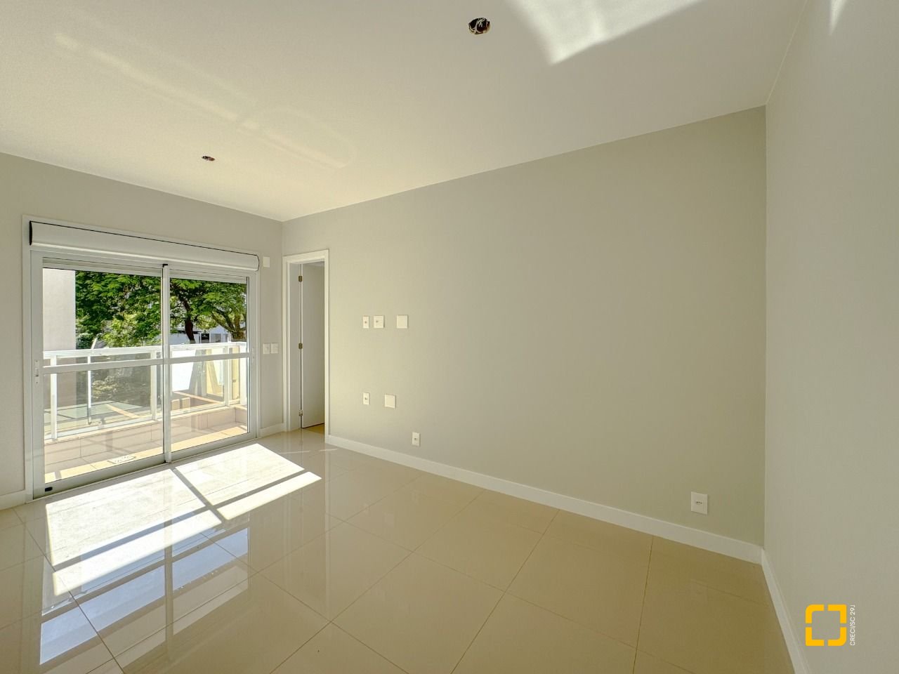Apartamento com 76m², 3 quartos (sendo 1 suíte), 2 garagens, no bairro Itacorubi em Florianópolis