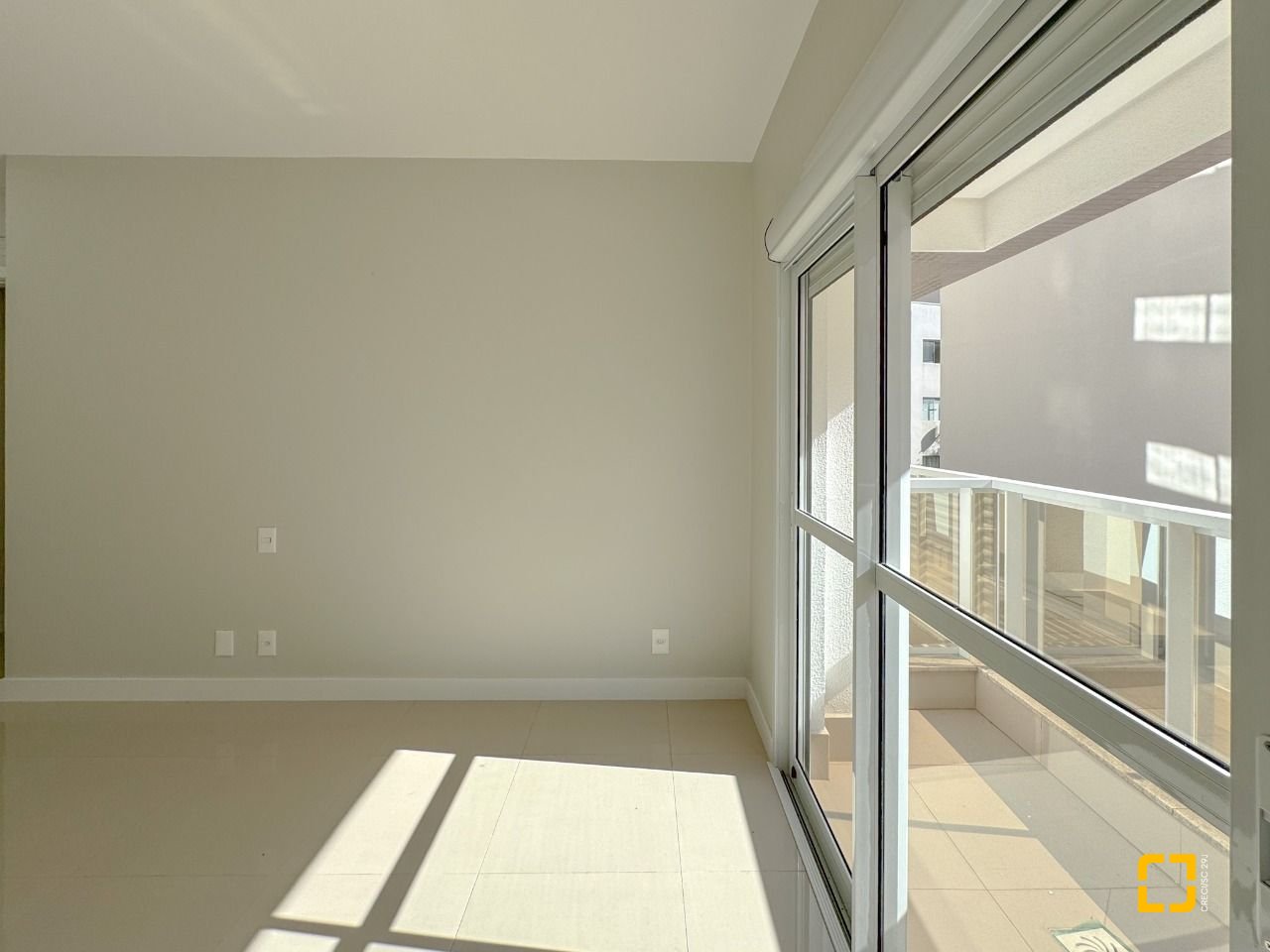 Apartamento com 76m², 3 quartos (sendo 1 suíte), 2 garagens, no bairro Itacorubi em Florianópolis