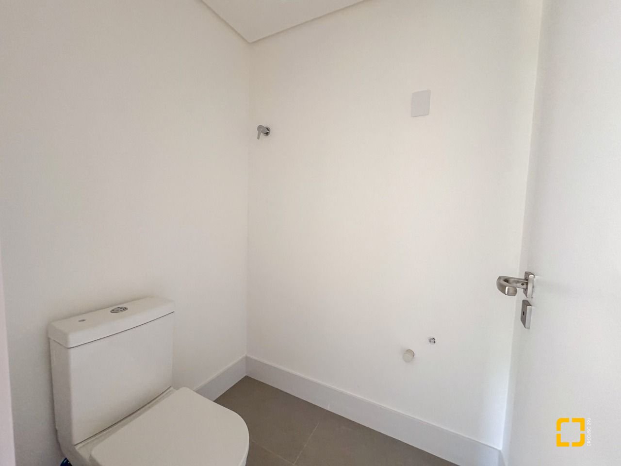 Apartamento com 166m², 6 quartos (sendo 3 suítes), 3 garagens, no bairro João Paulo em Florianópolis