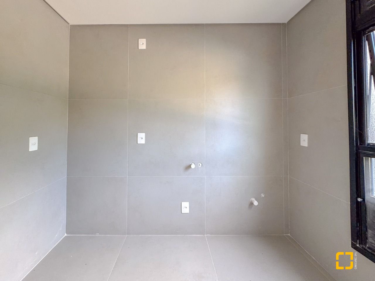 Apartamento com 166m², 6 quartos (sendo 3 suítes), 3 garagens, no bairro João Paulo em Florianópolis