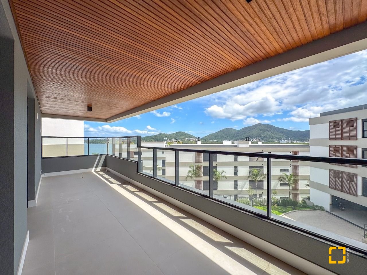 Apartamento com 166m², 6 quartos (sendo 3 suítes), 3 garagens, no bairro João Paulo em Florianópolis