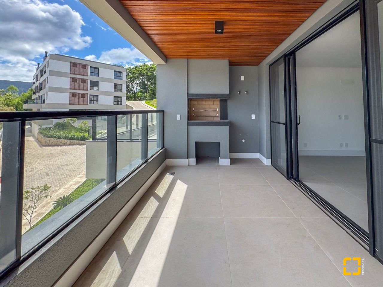Apartamento com 166m², 6 quartos (sendo 3 suítes), 3 garagens, no bairro João Paulo em Florianópolis