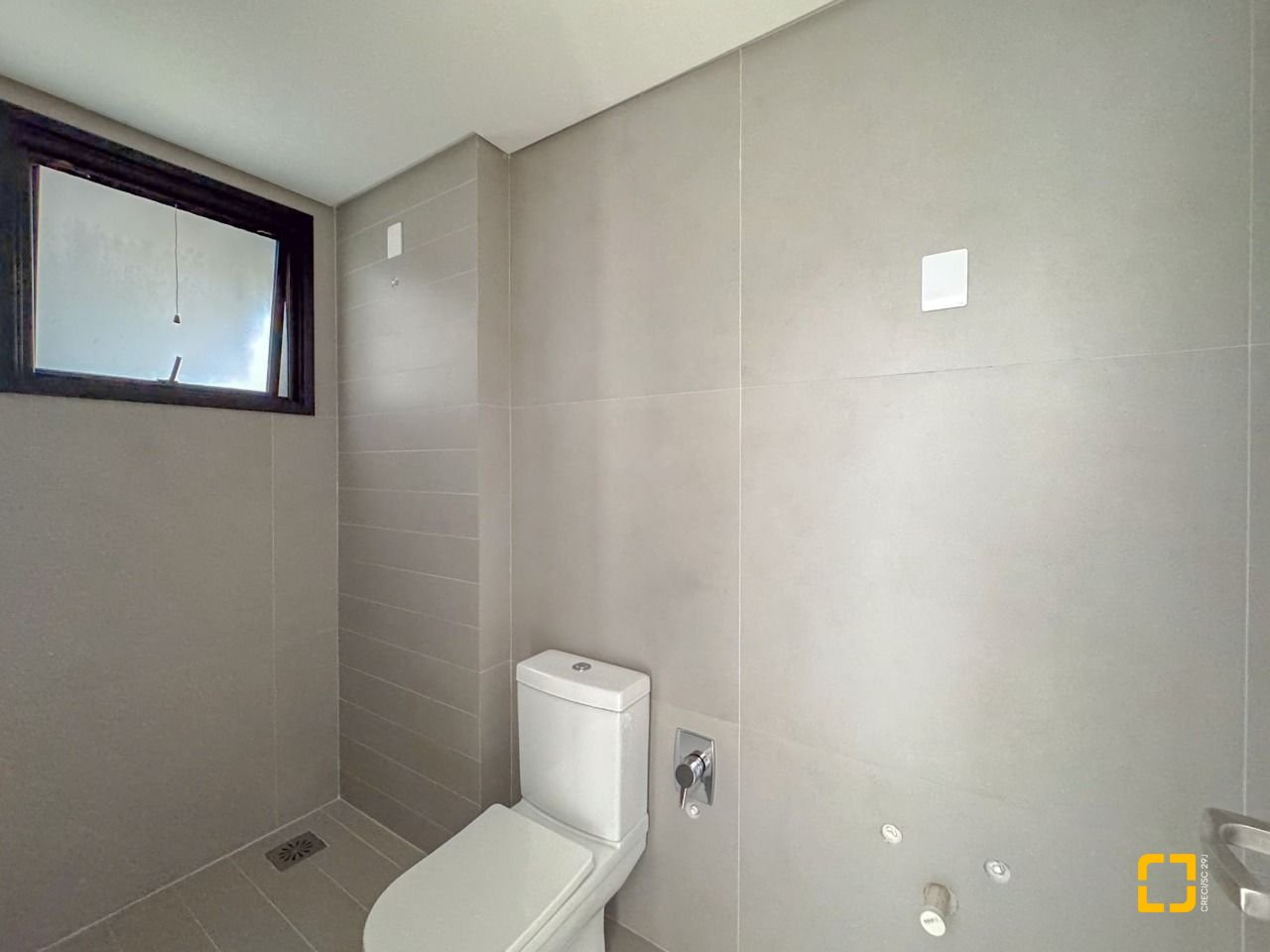 Apartamento com 166m², 6 quartos (sendo 3 suítes), 3 garagens, no bairro João Paulo em Florianópolis