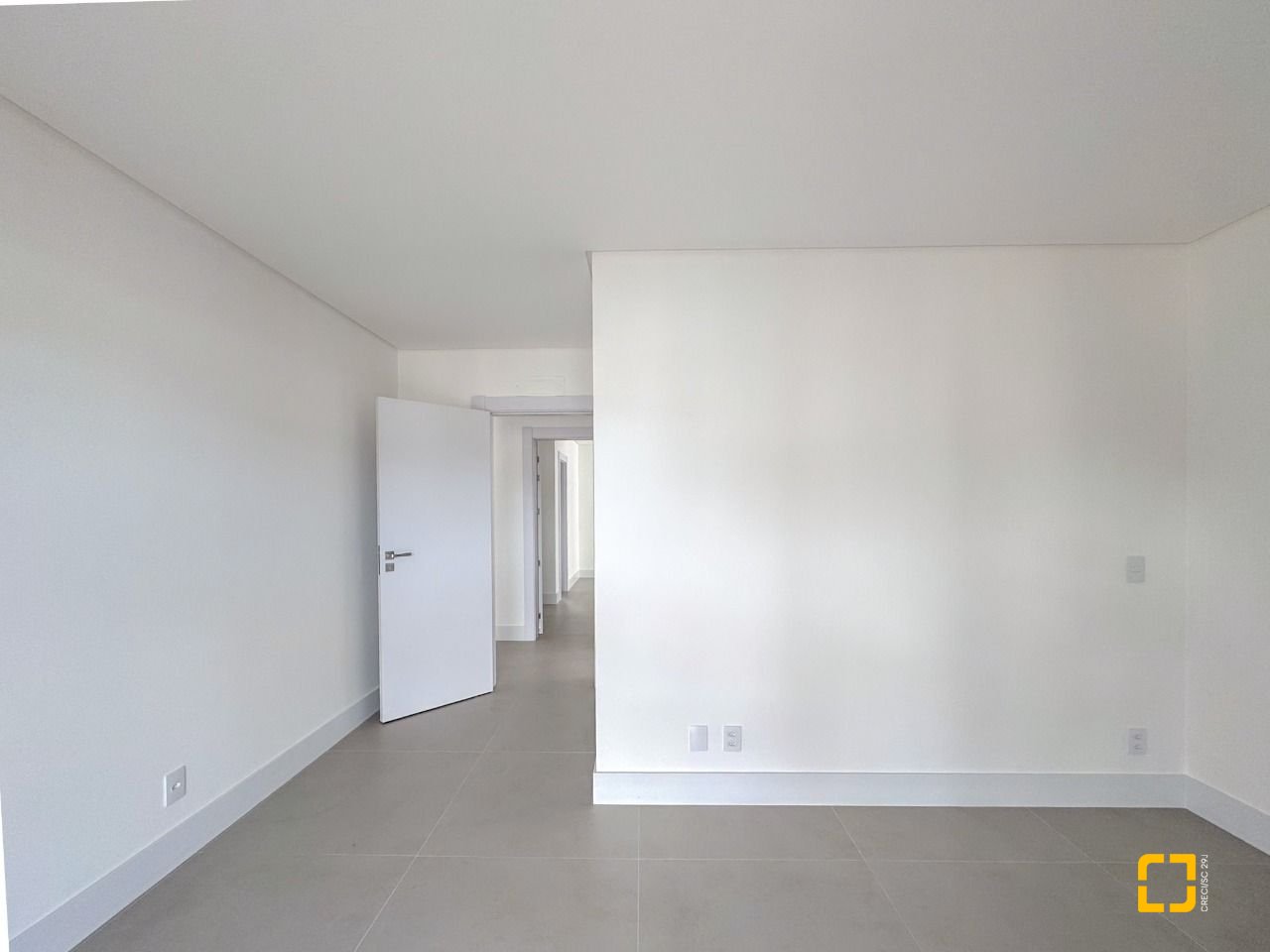 Apartamento com 166m², 6 quartos (sendo 3 suítes), 3 garagens, no bairro João Paulo em Florianópolis