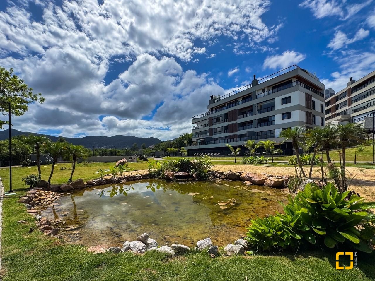 Apartamento com 166m², 6 quartos (sendo 3 suítes), 3 garagens, no bairro João Paulo em Florianópolis