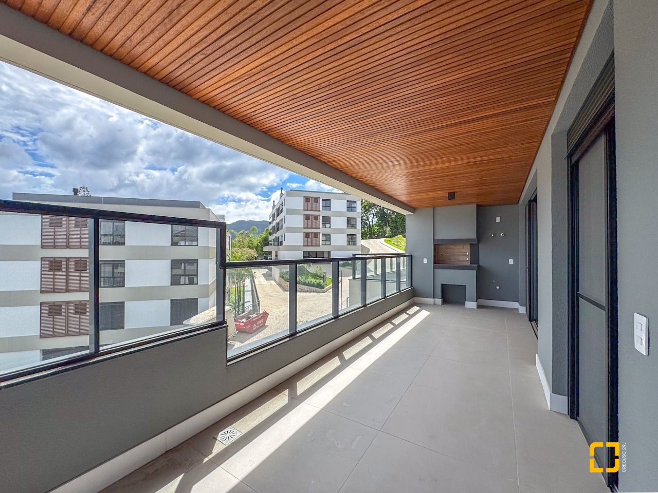 Apartamento com 166m², 6 quartos (sendo 3 suítes), 3 garagens, no bairro João Paulo em Florianópolis