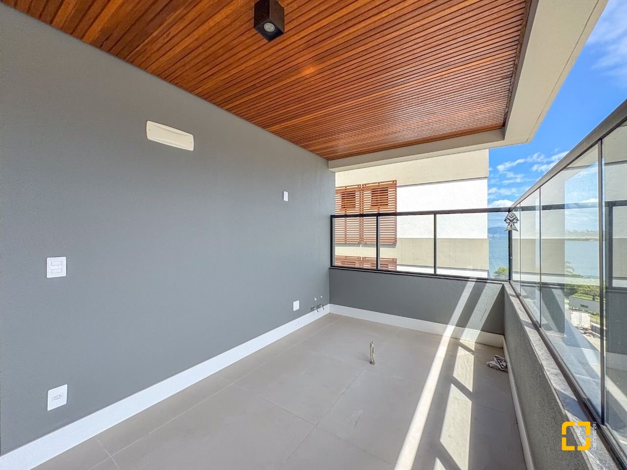 Apartamento com 166m², 6 quartos (sendo 3 suítes), 3 garagens, no bairro João Paulo em Florianópolis