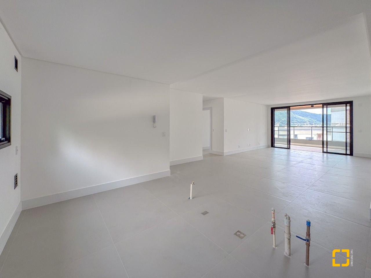 Apartamento com 166m², 6 quartos (sendo 3 suítes), 3 garagens, no bairro João Paulo em Florianópolis