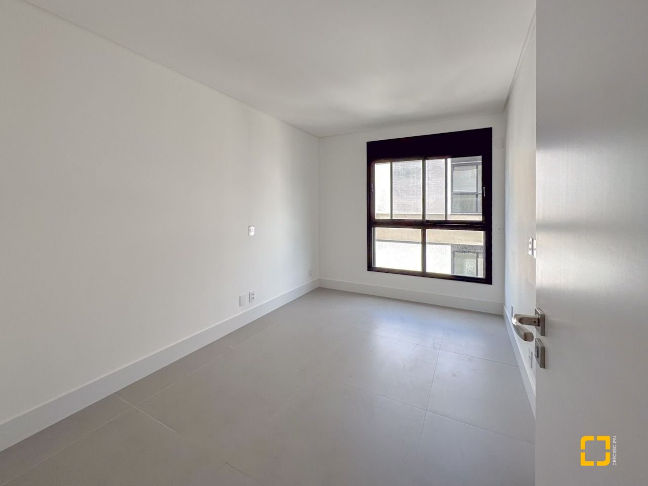 Apartamento com 166m², 6 quartos (sendo 3 suítes), 3 garagens, no bairro João Paulo em Florianópolis