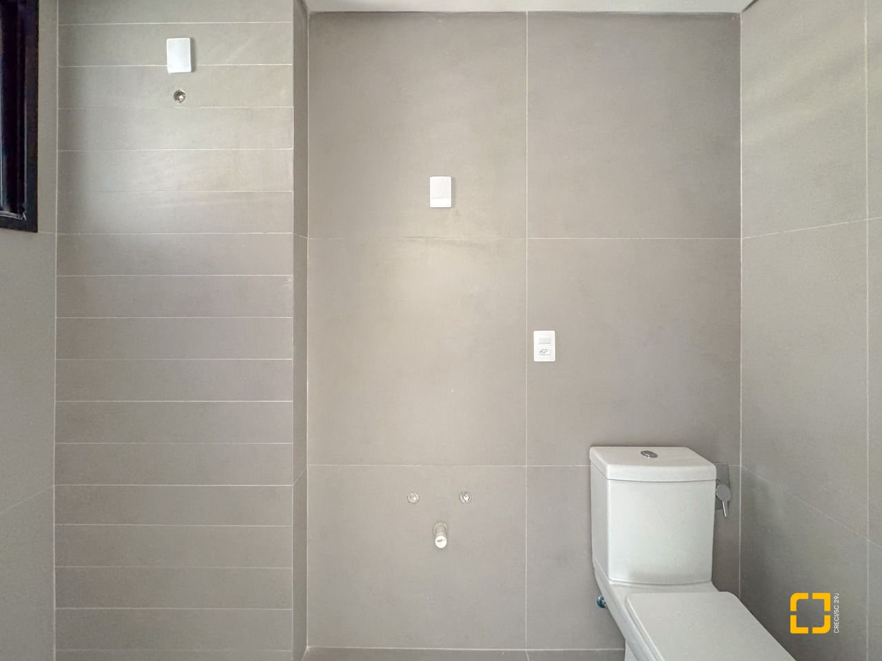 Apartamento com 166m², 6 quartos (sendo 3 suítes), 3 garagens, no bairro João Paulo em Florianópolis