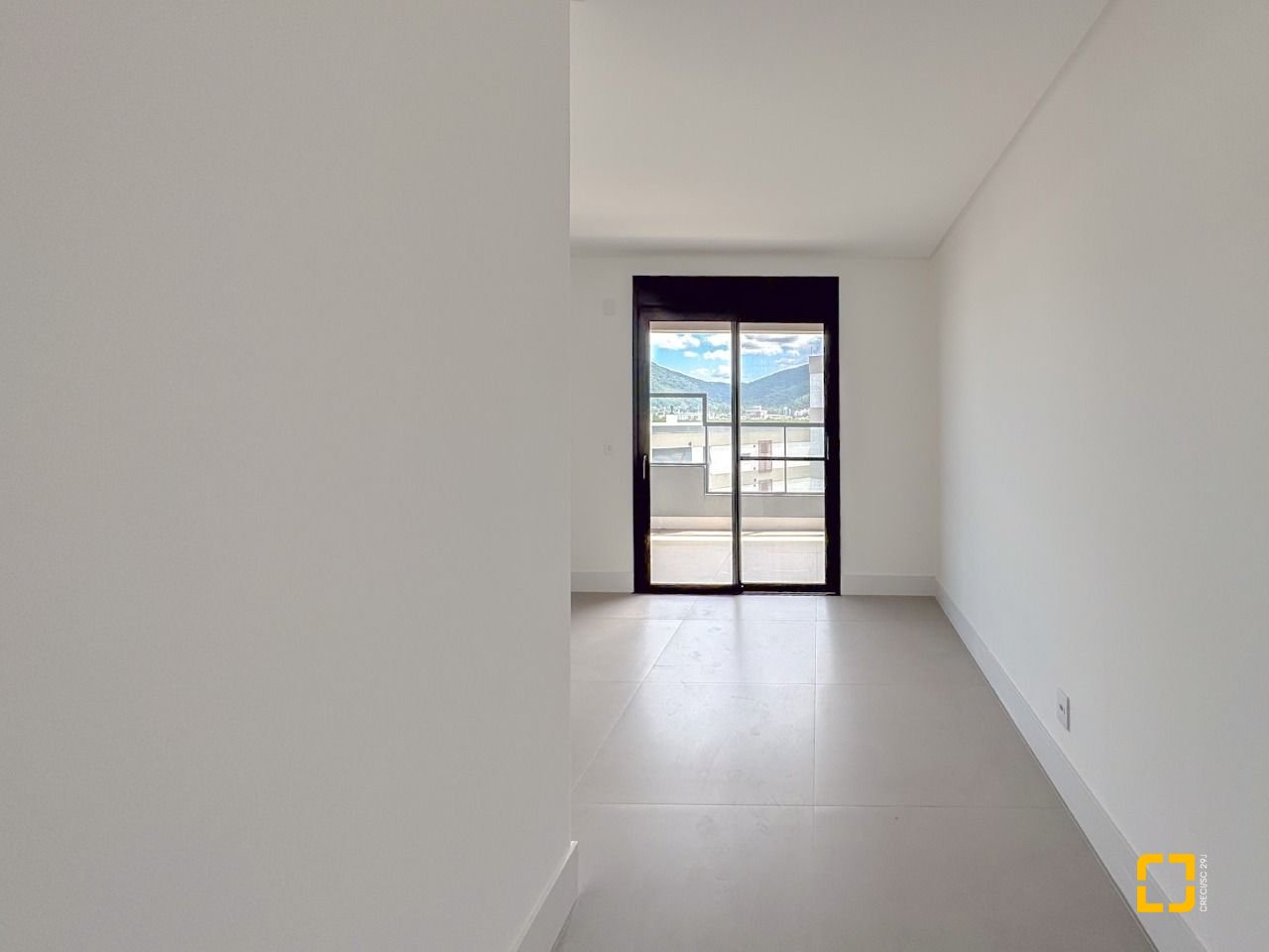 Apartamento com 166m², 6 quartos (sendo 3 suítes), 3 garagens, no bairro João Paulo em Florianópolis