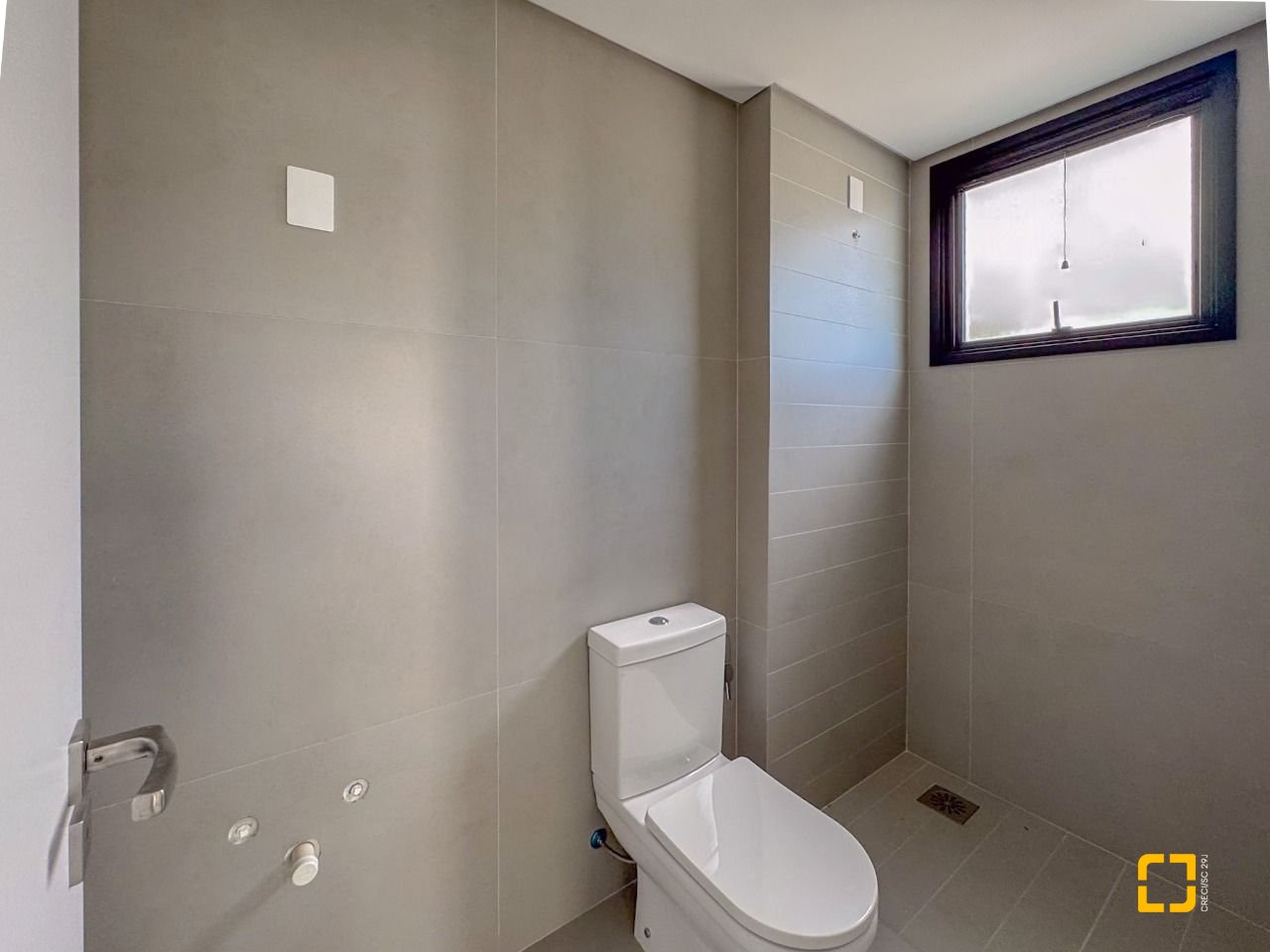 Apartamento com 166m², 6 quartos (sendo 3 suítes), 3 garagens, no bairro João Paulo em Florianópolis