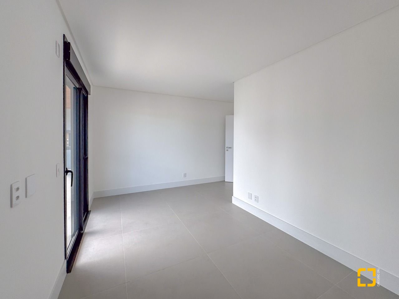 Apartamento com 166m², 6 quartos (sendo 3 suítes), 3 garagens, no bairro João Paulo em Florianópolis