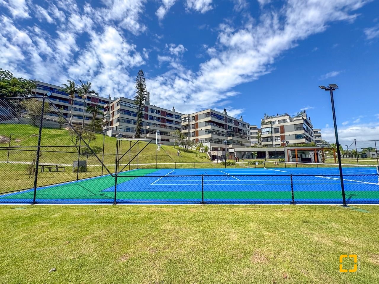 Apartamento com 166m², 6 quartos (sendo 3 suítes), 3 garagens, no bairro João Paulo em Florianópolis
