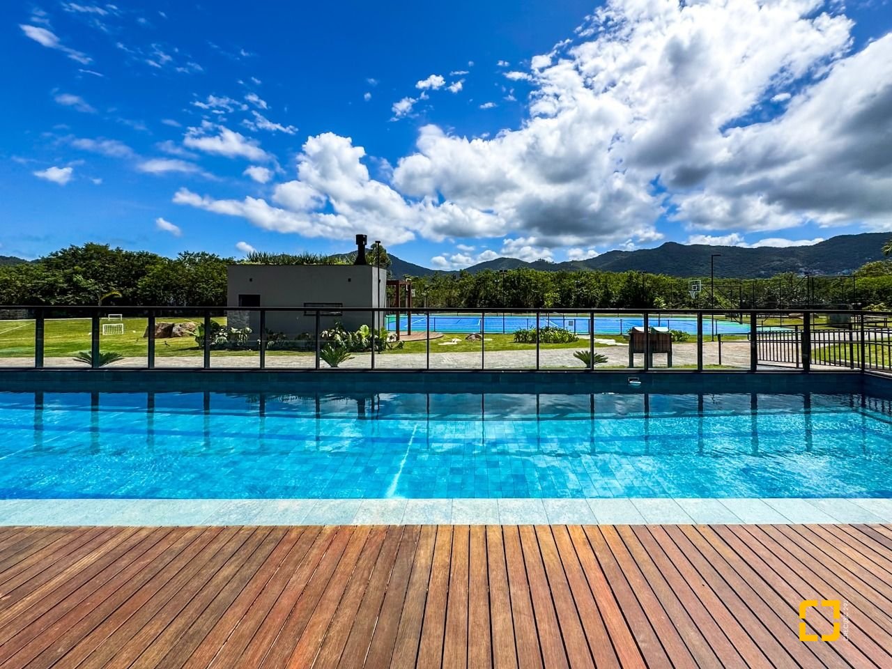 Apartamento com 166m², 6 quartos (sendo 3 suítes), 3 garagens, no bairro João Paulo em Florianópolis