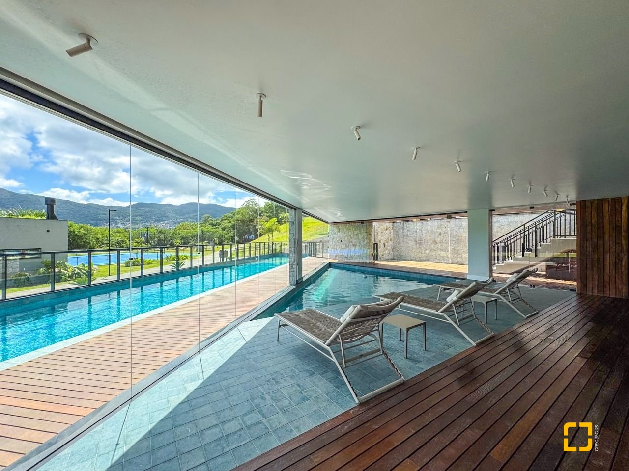 Apartamento com 166m², 6 quartos (sendo 3 suítes), 3 garagens, no bairro João Paulo em Florianópolis