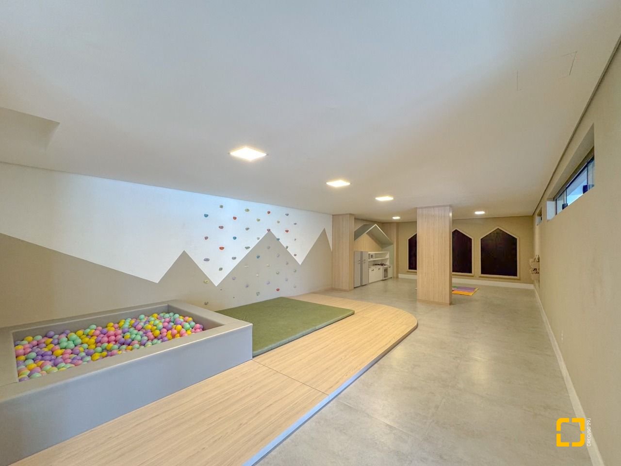 Apartamento com 166m², 6 quartos (sendo 3 suítes), 3 garagens, no bairro João Paulo em Florianópolis