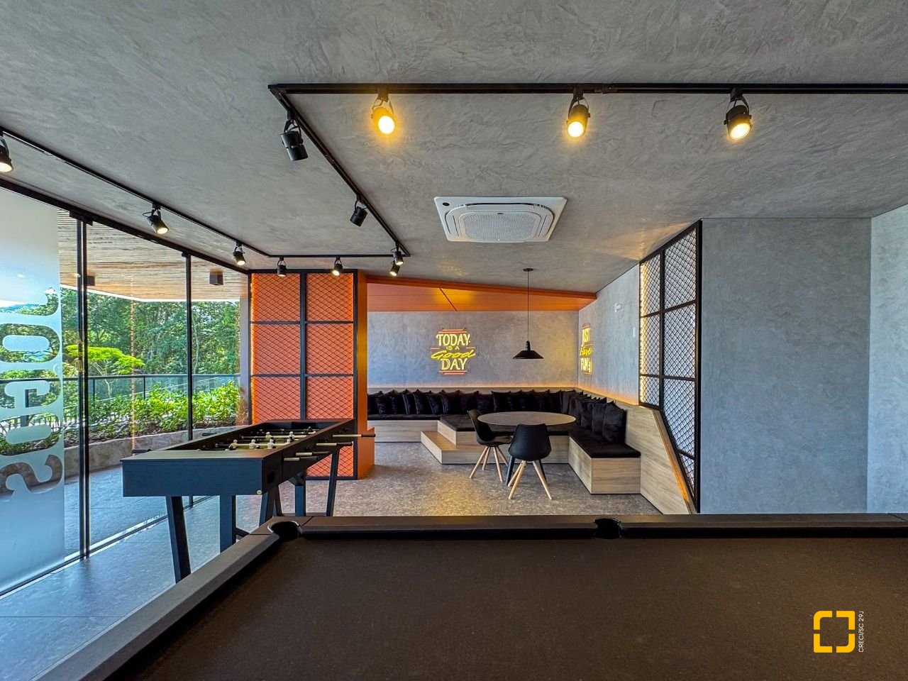 Apartamento com 166m², 6 quartos (sendo 3 suítes), 3 garagens, no bairro João Paulo em Florianópolis