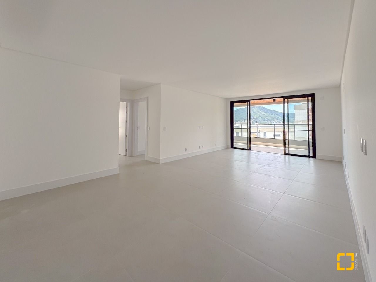 Apartamento com 166m², 6 quartos (sendo 3 suítes), 3 garagens, no bairro João Paulo em Florianópolis