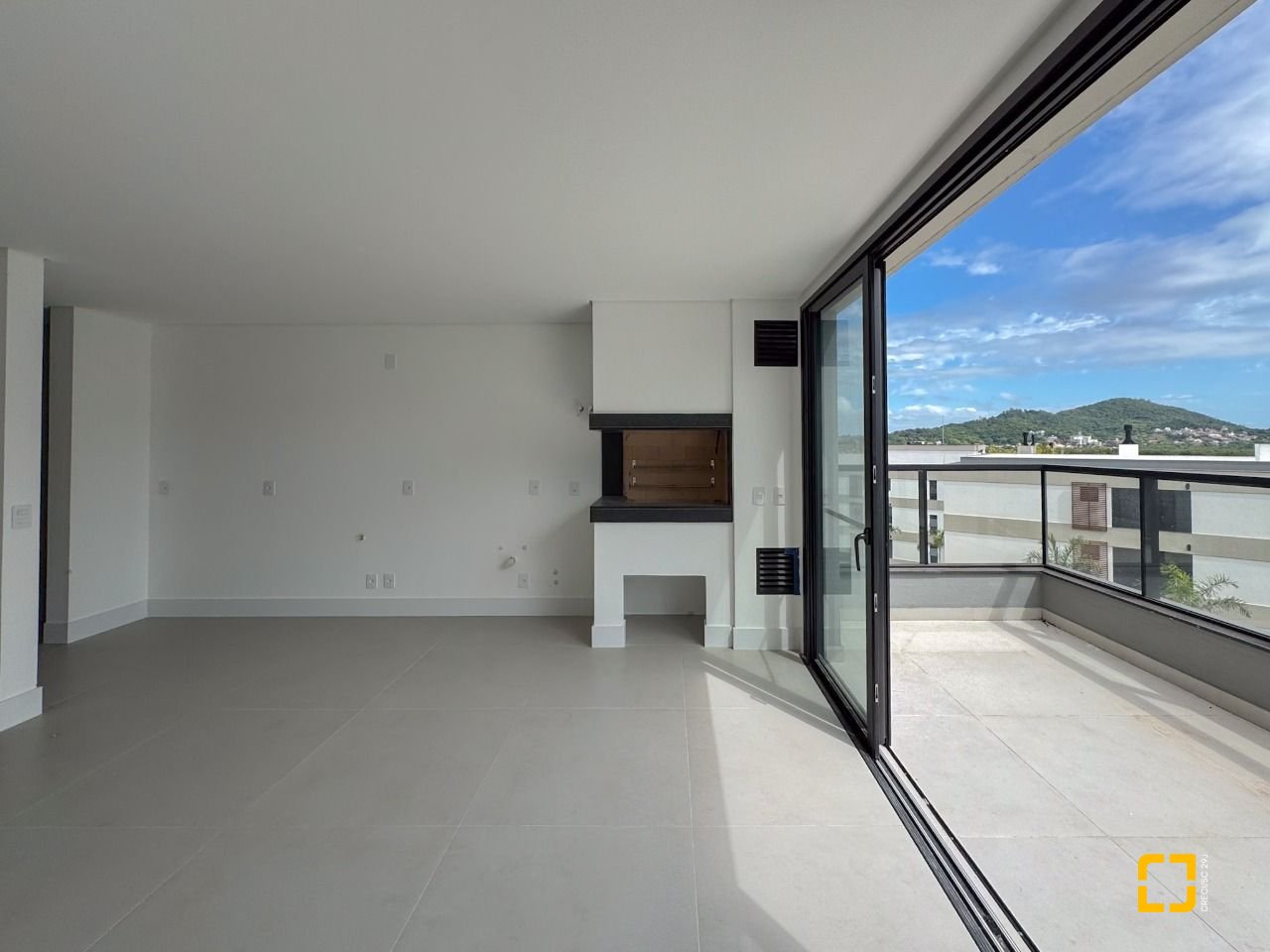 Apartamento com 163m², 6 quartos (sendo 3 suítes), 2 garagens, no bairro João Paulo em Florianópolis